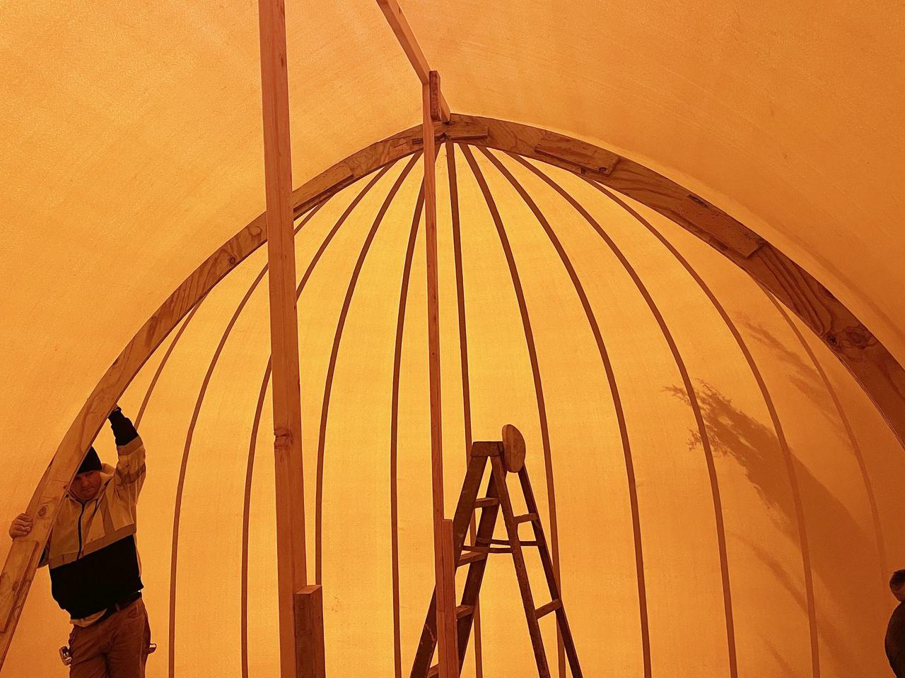 The top of the Gothic arch frame is placed inside the augment of the inflated Airform.